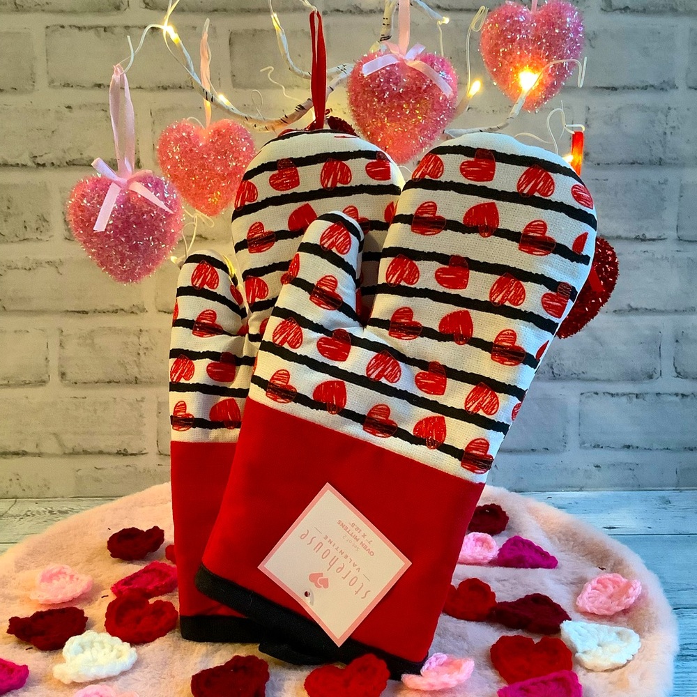 Storehouse Hearts & Stripes Oven Mitt Set